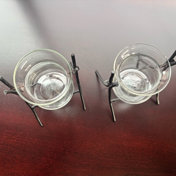 Pair of Candle Holders with Modern Design and Clear Glass Containers - Picture 4 of 4